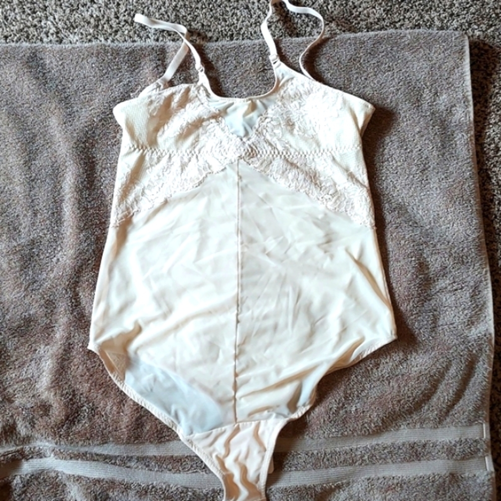 5/25 Maidenform camisole